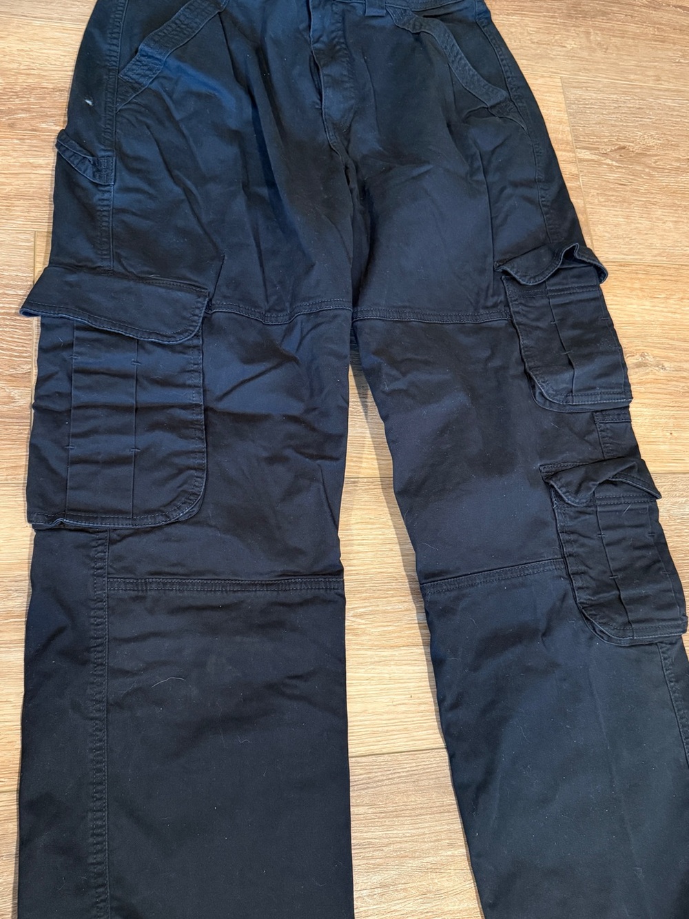 Abercrombie & Fitch Black Wide-Leg Cargo Pants - Women - Picture 3 of 5